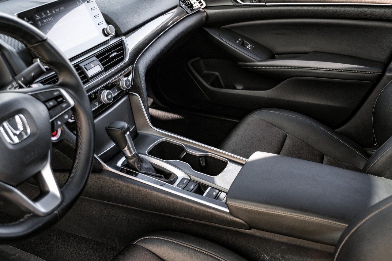 Honda Accord Sedan Vehicle Main Gallery Image 23