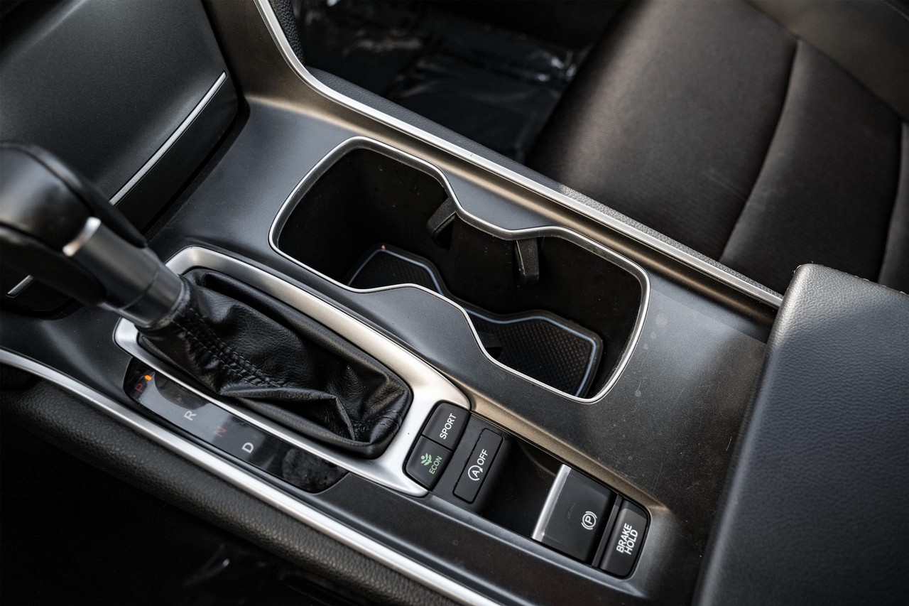 Honda Accord Sedan Vehicle Main Gallery Image 24