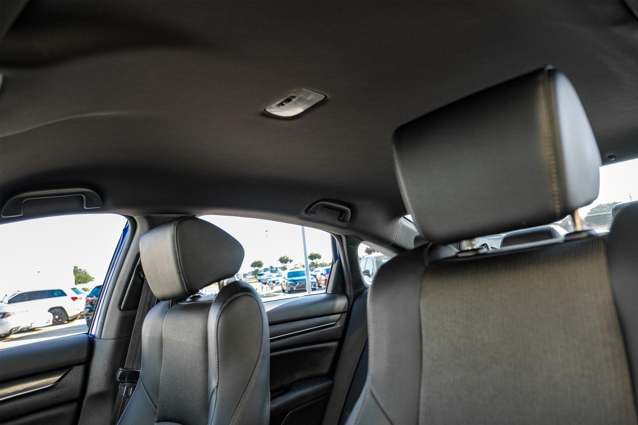 Honda Accord Sedan Vehicle Main Gallery Image 29