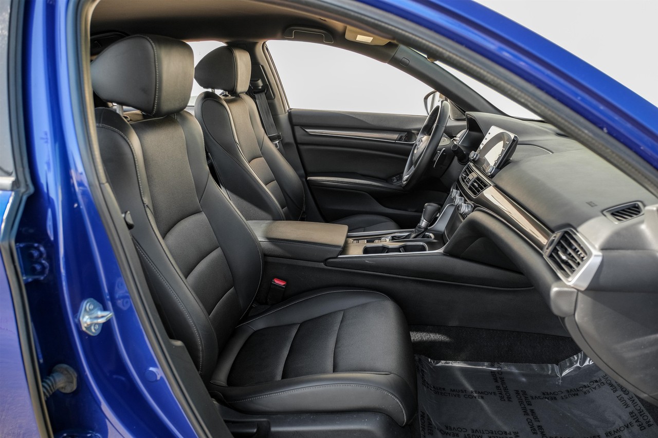 Honda Accord Sedan Vehicle Main Gallery Image 32