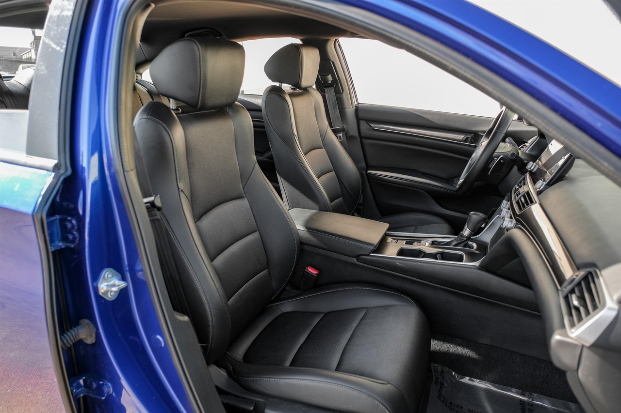 Honda Accord Sedan Vehicle Main Gallery Image 33