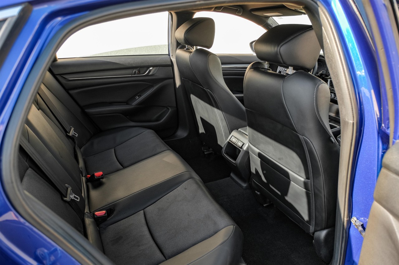 Honda Accord Sedan Vehicle Main Gallery Image 35