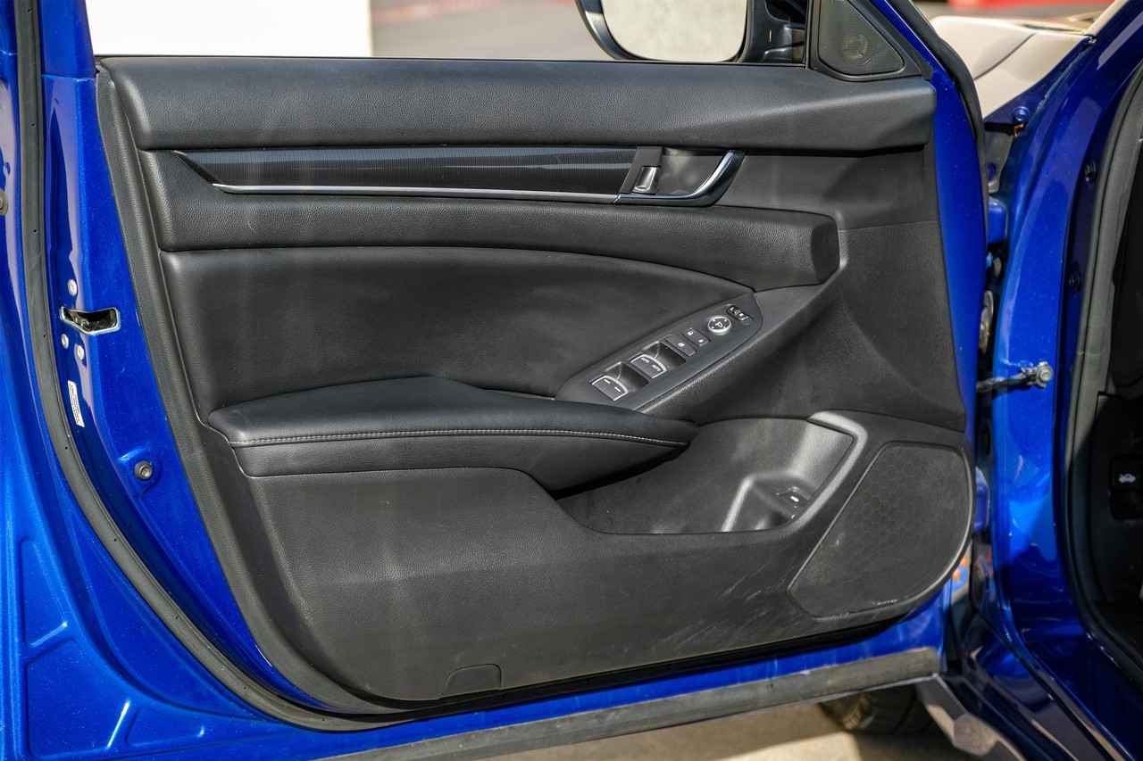 Honda Accord Sedan Vehicle Main Gallery Image 40