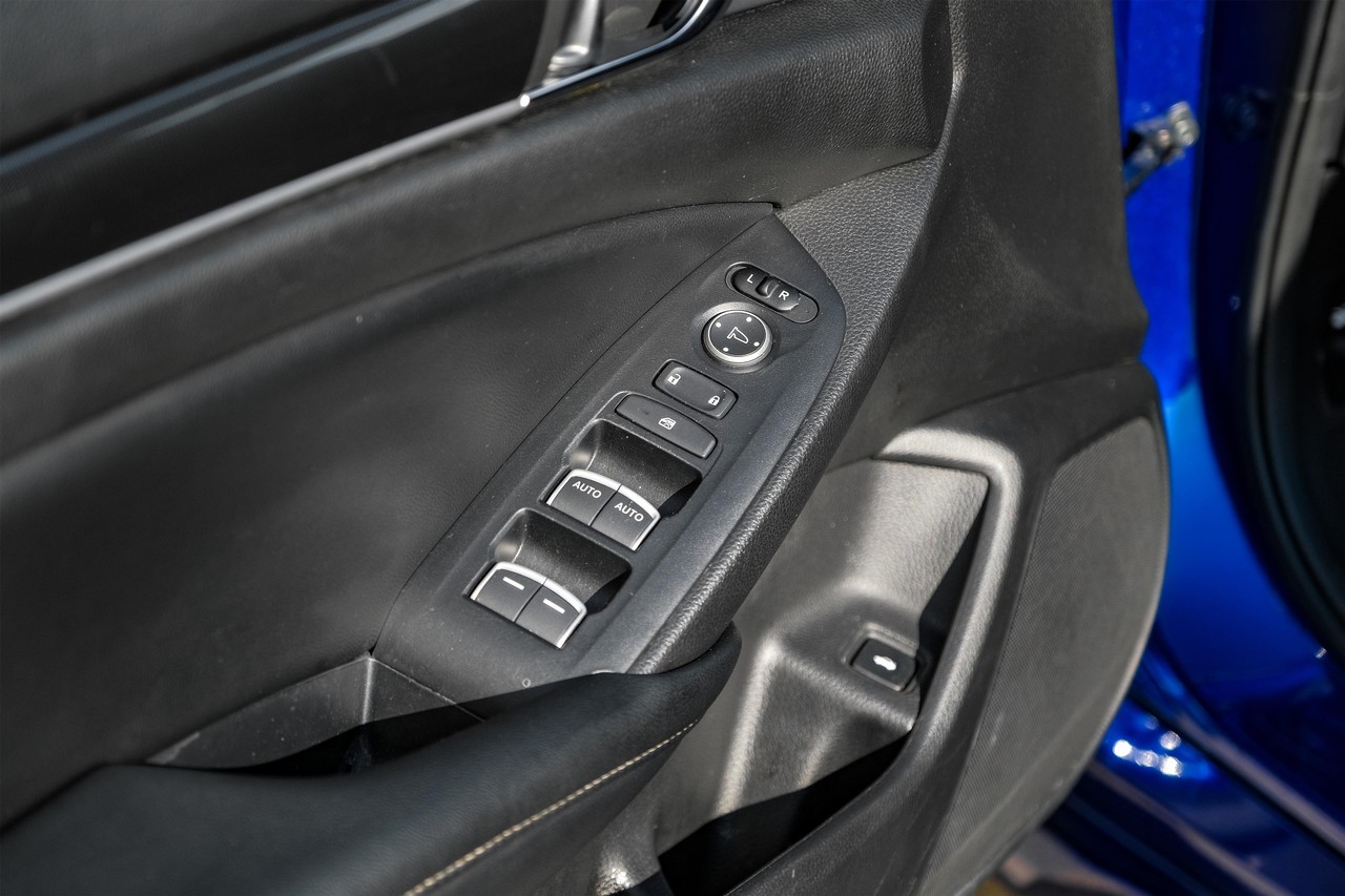 Honda Accord Sedan Vehicle Main Gallery Image 41