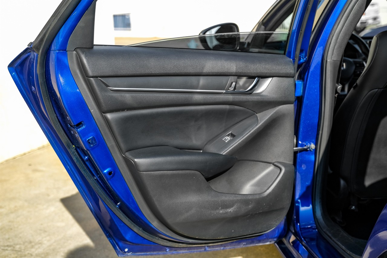 Honda Accord Sedan Vehicle Main Gallery Image 43