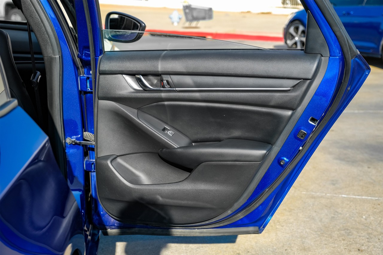 Honda Accord Sedan Vehicle Main Gallery Image 44