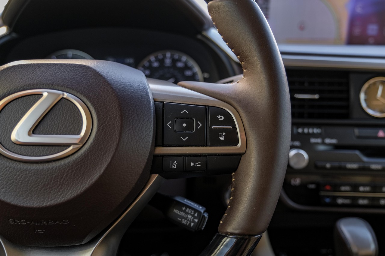 Lexus RX 350 Vehicle Main Gallery Image 18