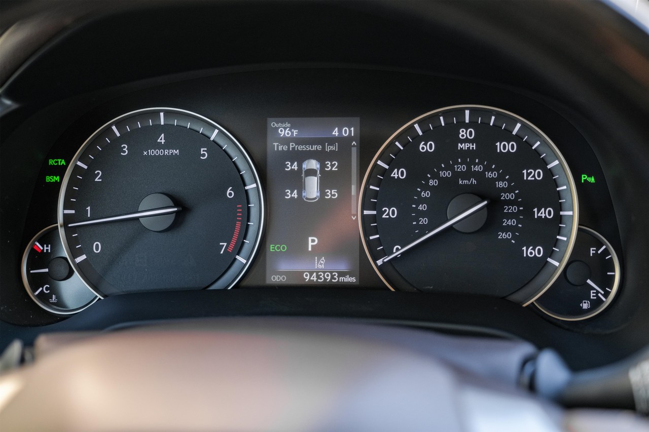 Lexus RX 350 Vehicle Main Gallery Image 19