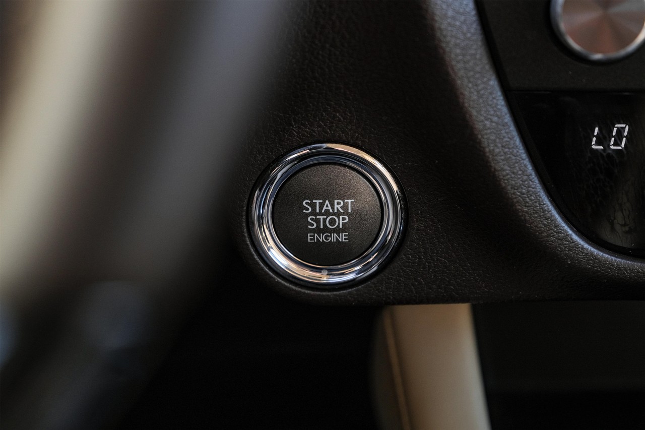 Lexus RX 350 Vehicle Main Gallery Image 21