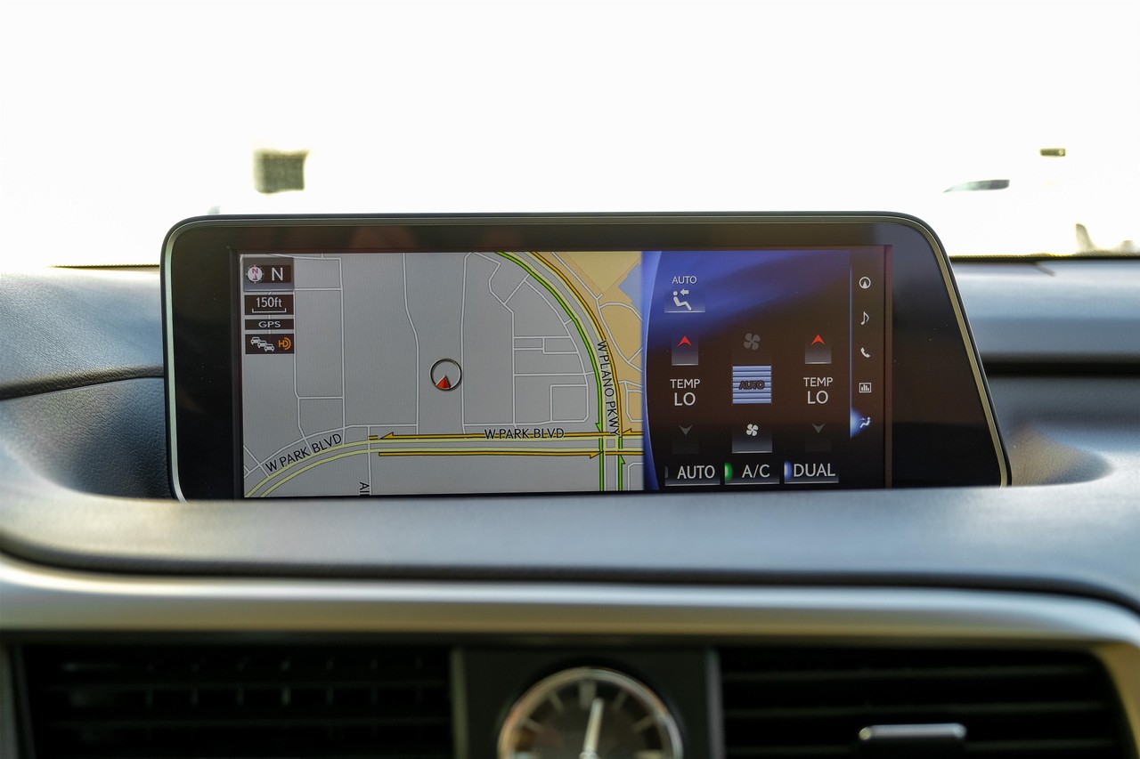 Lexus RX 350 Vehicle Main Gallery Image 22