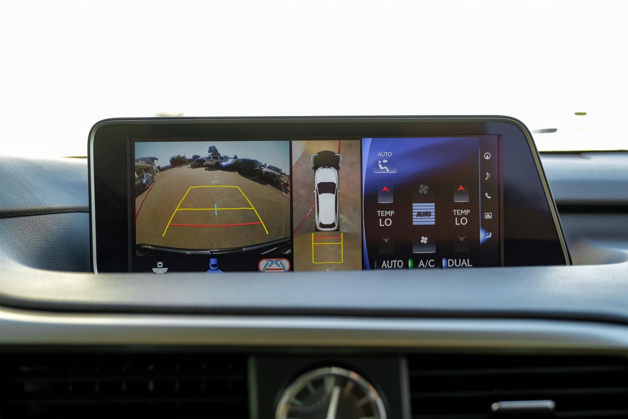 Lexus RX 350 Vehicle Main Gallery Image 23