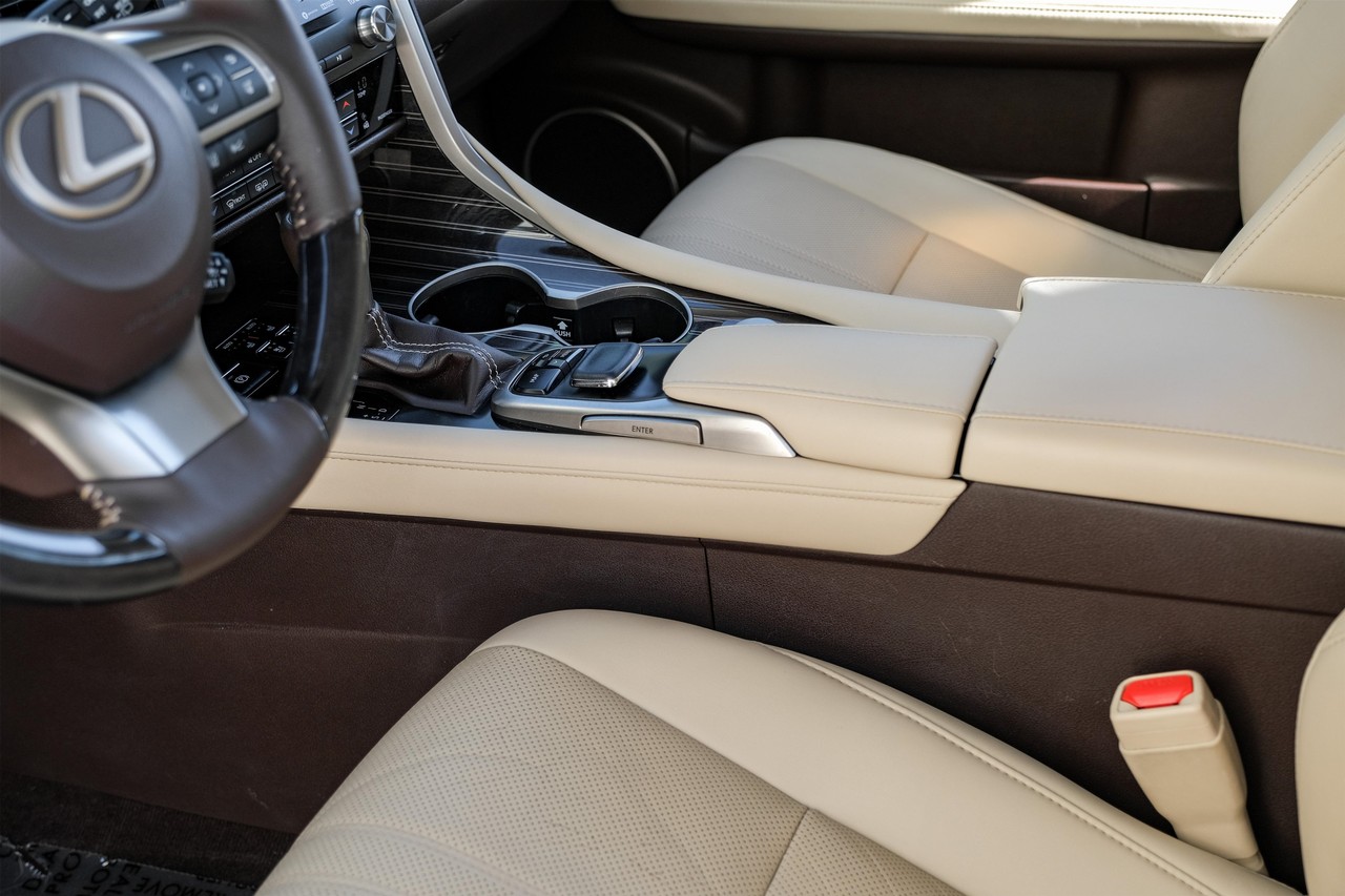 Lexus RX 350 Vehicle Main Gallery Image 25