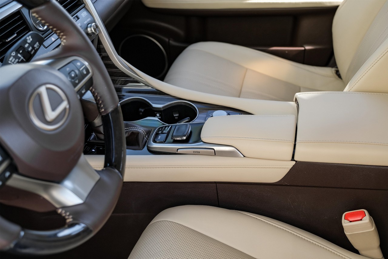 Lexus RX 350 Vehicle Main Gallery Image 26