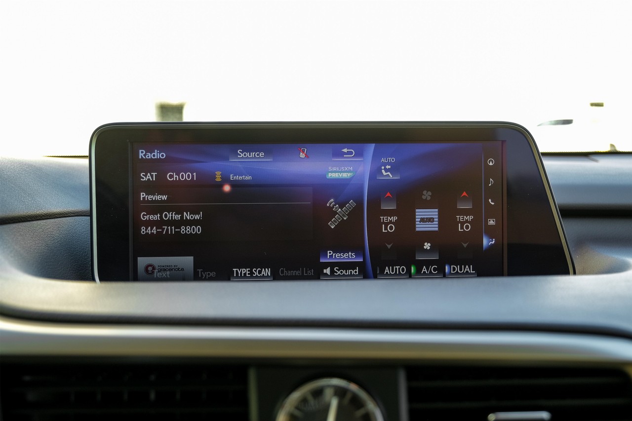 Lexus RX 350 Vehicle Main Gallery Image 30