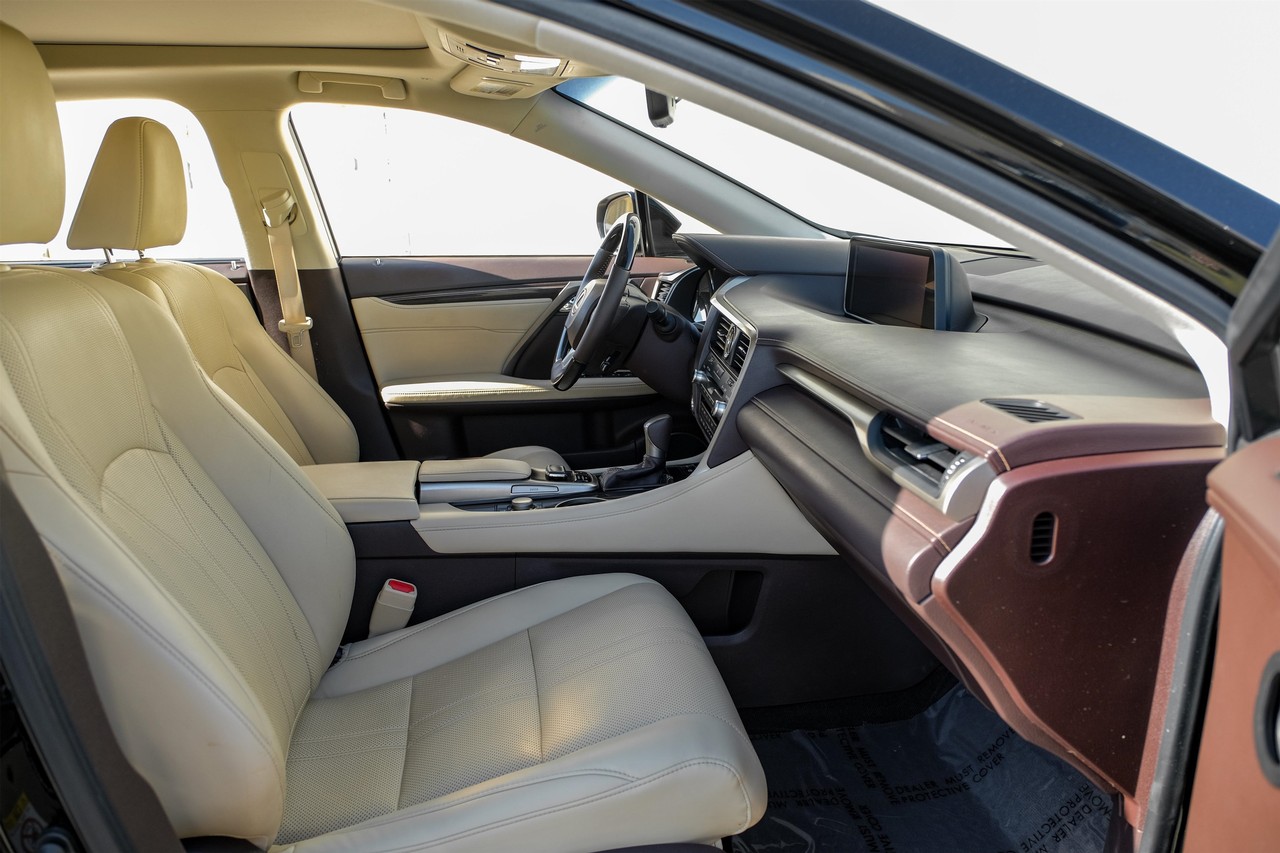 Lexus RX 350 Vehicle Main Gallery Image 33