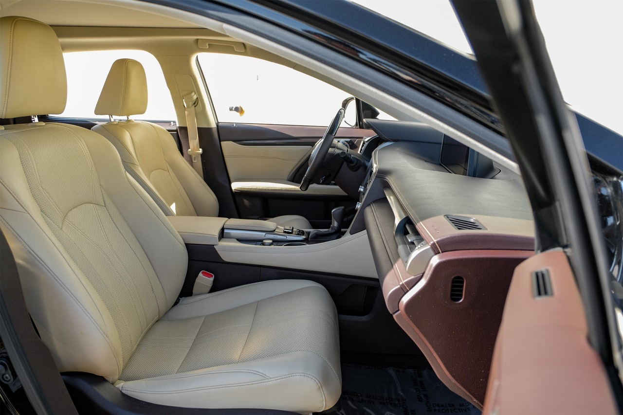 Lexus RX 350 Vehicle Main Gallery Image 34