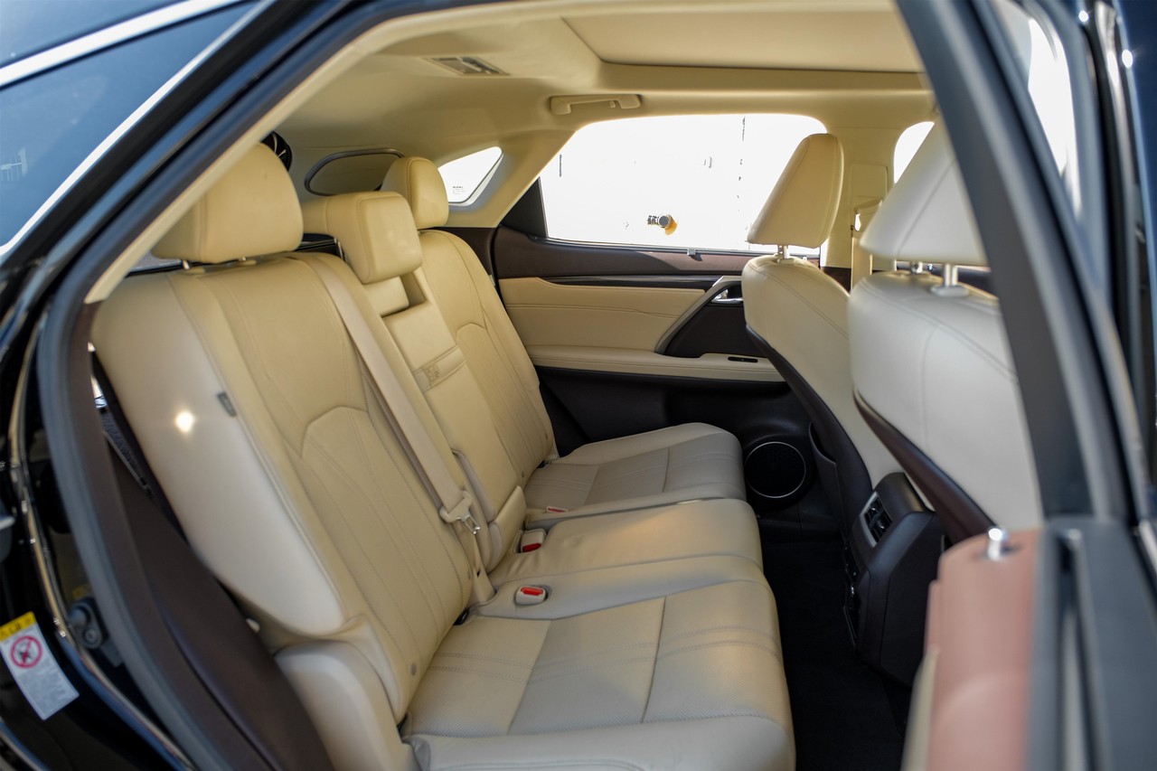 Lexus RX 350 Vehicle Main Gallery Image 35