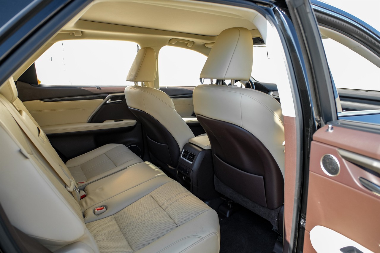 Lexus RX 350 Vehicle Main Gallery Image 36
