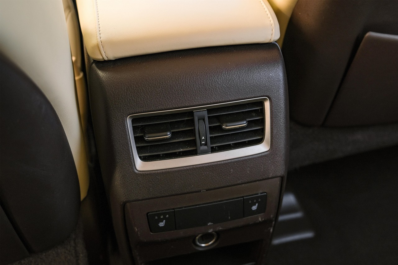 Lexus RX 350 Vehicle Main Gallery Image 37