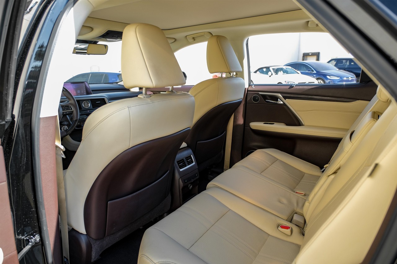 Lexus RX 350 Vehicle Main Gallery Image 38