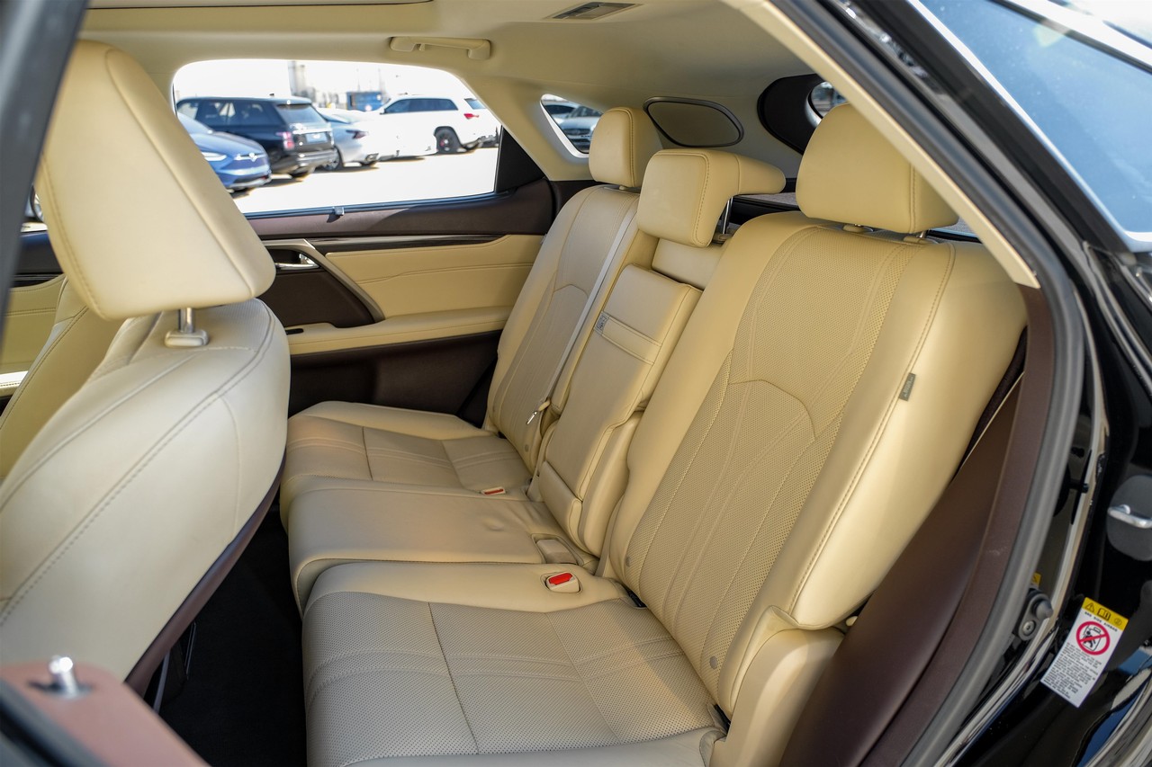 Lexus RX 350 Vehicle Main Gallery Image 39