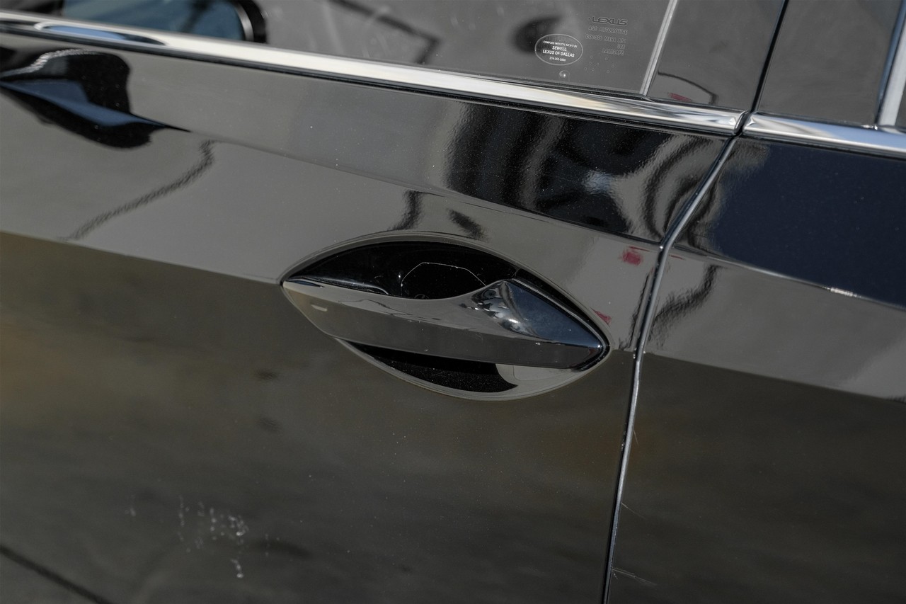 Lexus RX 350 Vehicle Main Gallery Image 40