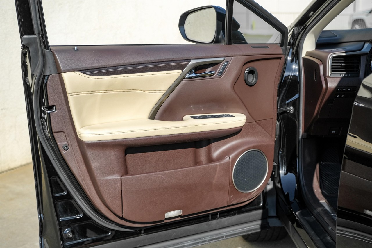 Lexus RX 350 Vehicle Main Gallery Image 42