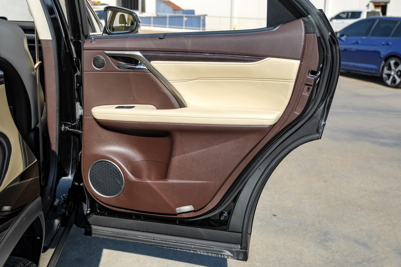 Lexus RX 350 Vehicle Main Gallery Image 46
