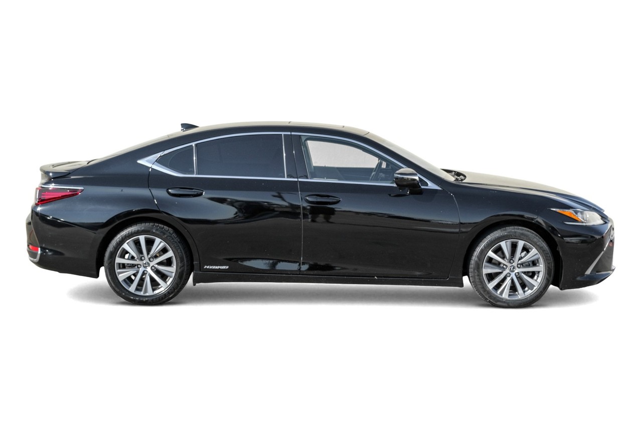 Lexus ES Vehicle Main Gallery Image 07