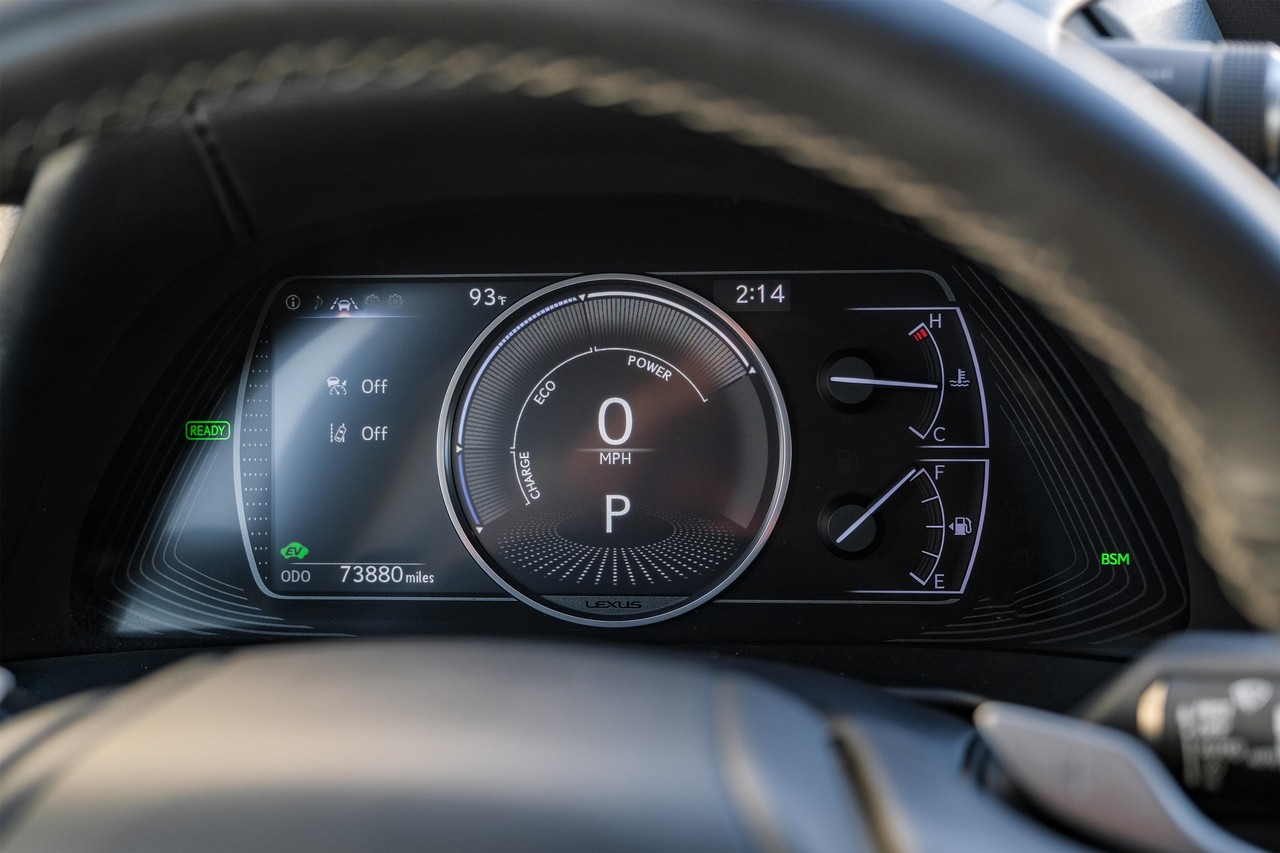 Lexus ES Vehicle Main Gallery Image 18