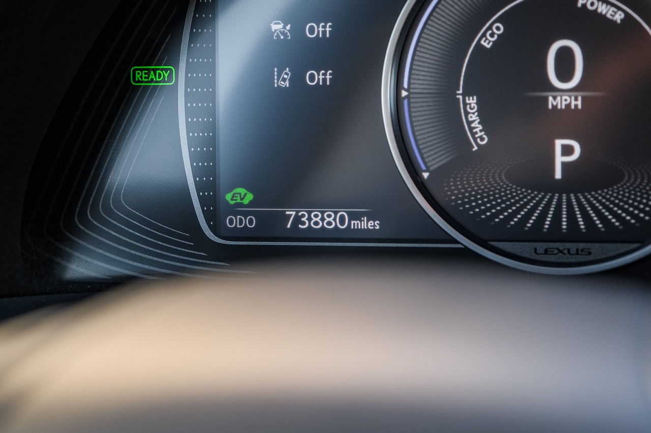 Lexus ES Vehicle Main Gallery Image 19
