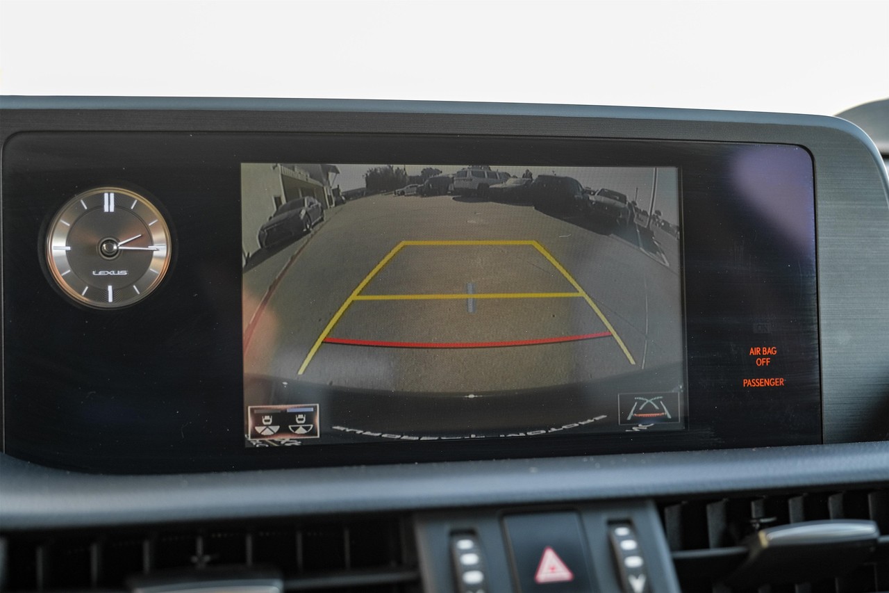 Lexus ES Vehicle Main Gallery Image 22