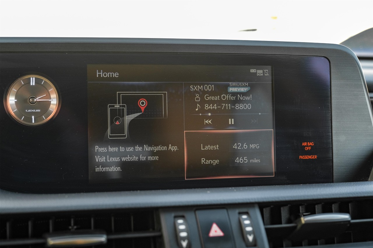 Lexus ES Vehicle Main Gallery Image 28