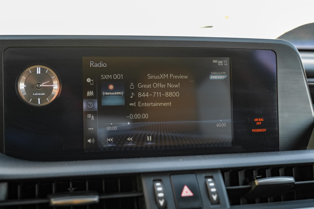 Lexus ES Vehicle Main Gallery Image 29