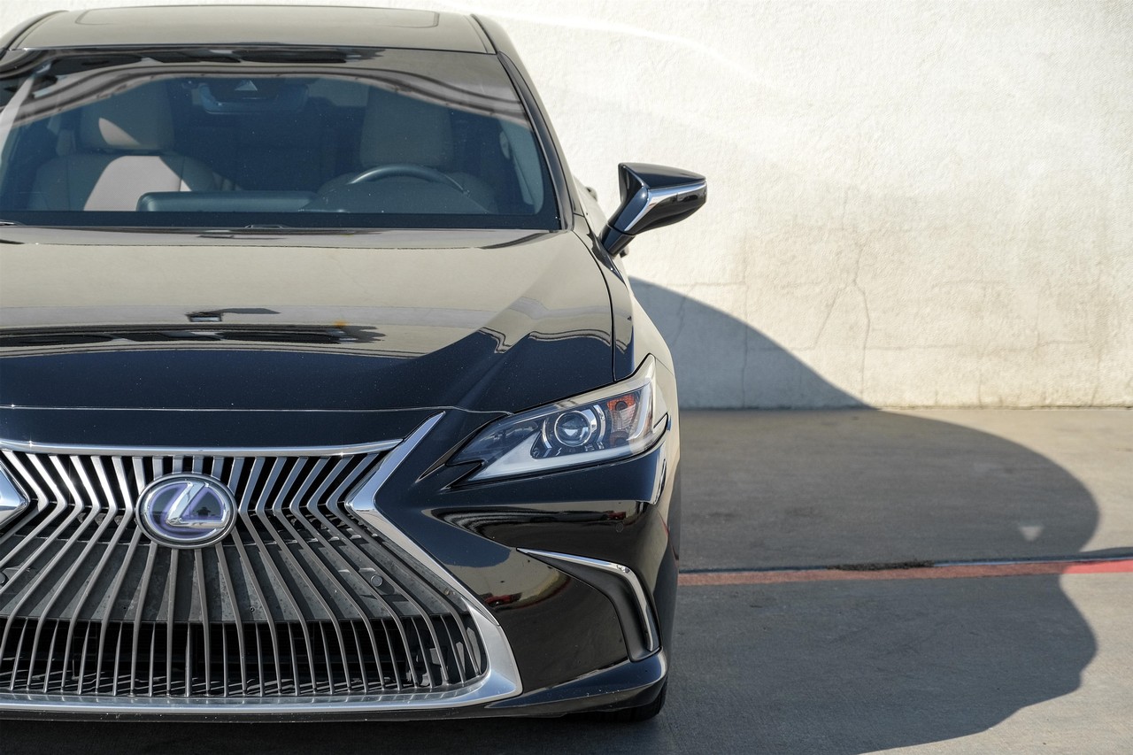 Lexus ES Vehicle Main Gallery Image 45