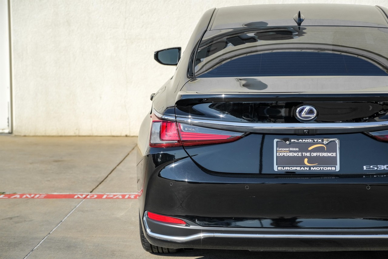 Lexus ES Vehicle Main Gallery Image 46