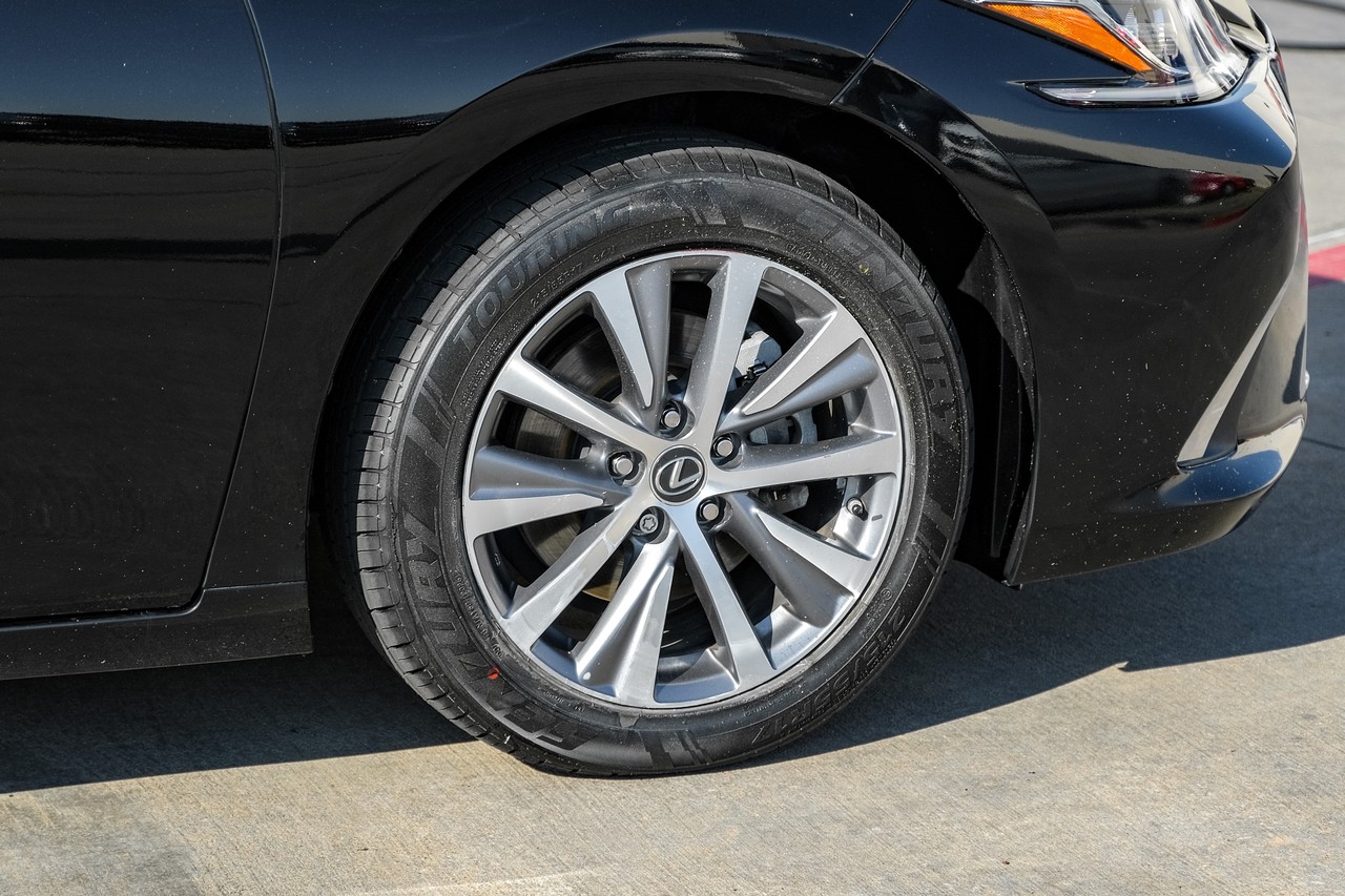 Lexus ES Vehicle Main Gallery Image 50