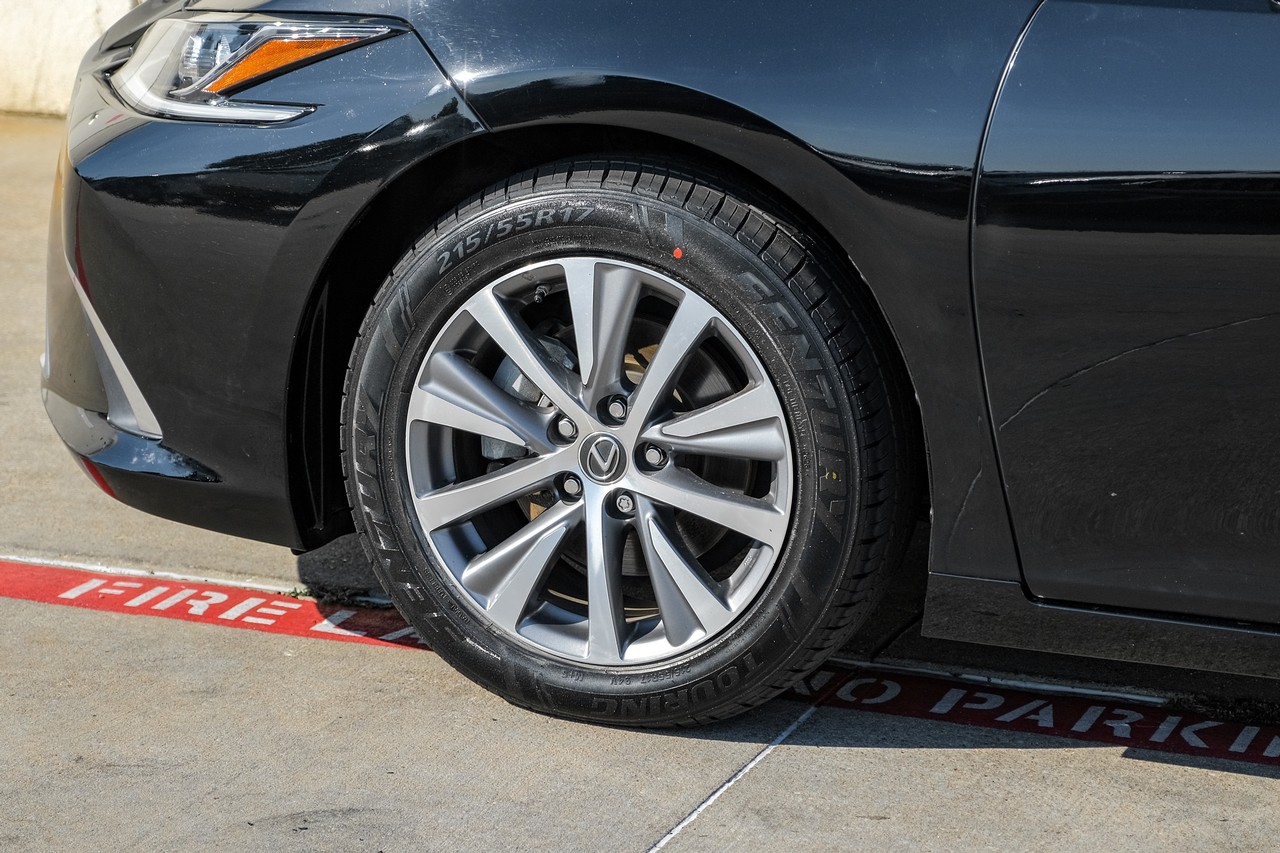 Lexus ES Vehicle Main Gallery Image 51