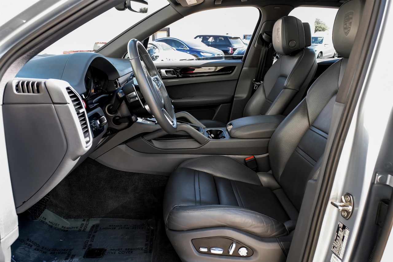 Porsche Cayenne Vehicle Main Gallery Image 04