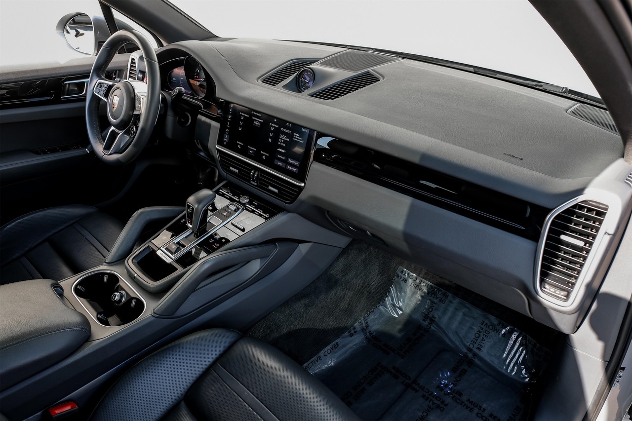 Porsche Cayenne Vehicle Main Gallery Image 15