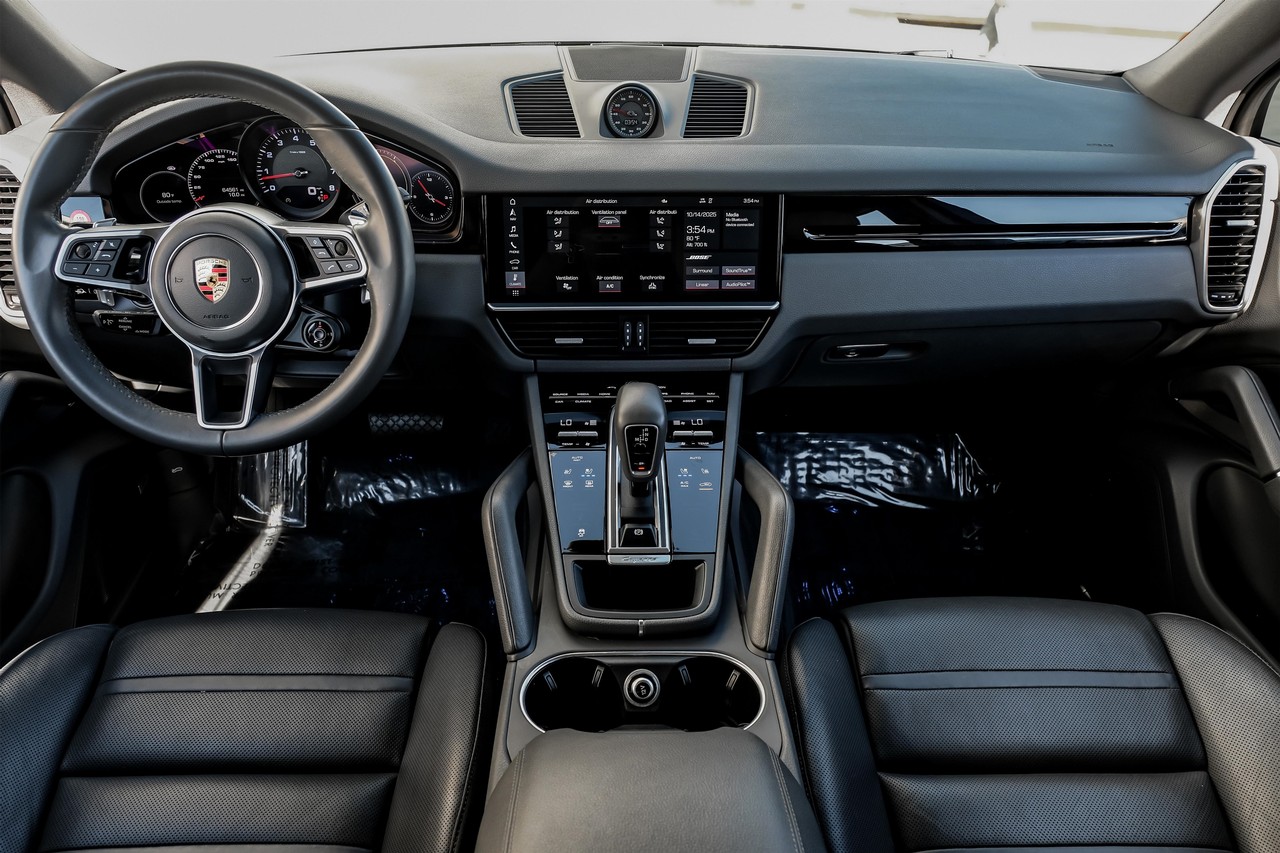 Porsche Cayenne Vehicle Main Gallery Image 16