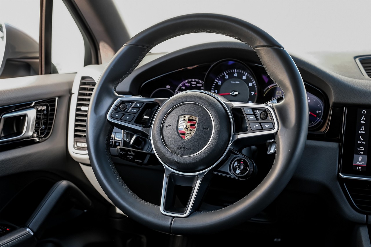 Porsche Cayenne Vehicle Main Gallery Image 19