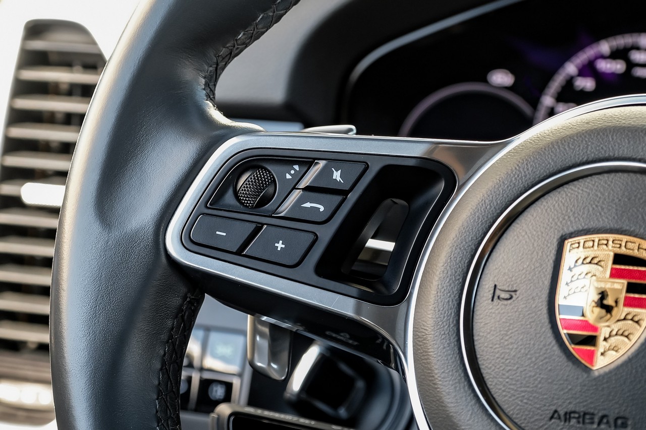 Porsche Cayenne Vehicle Main Gallery Image 20