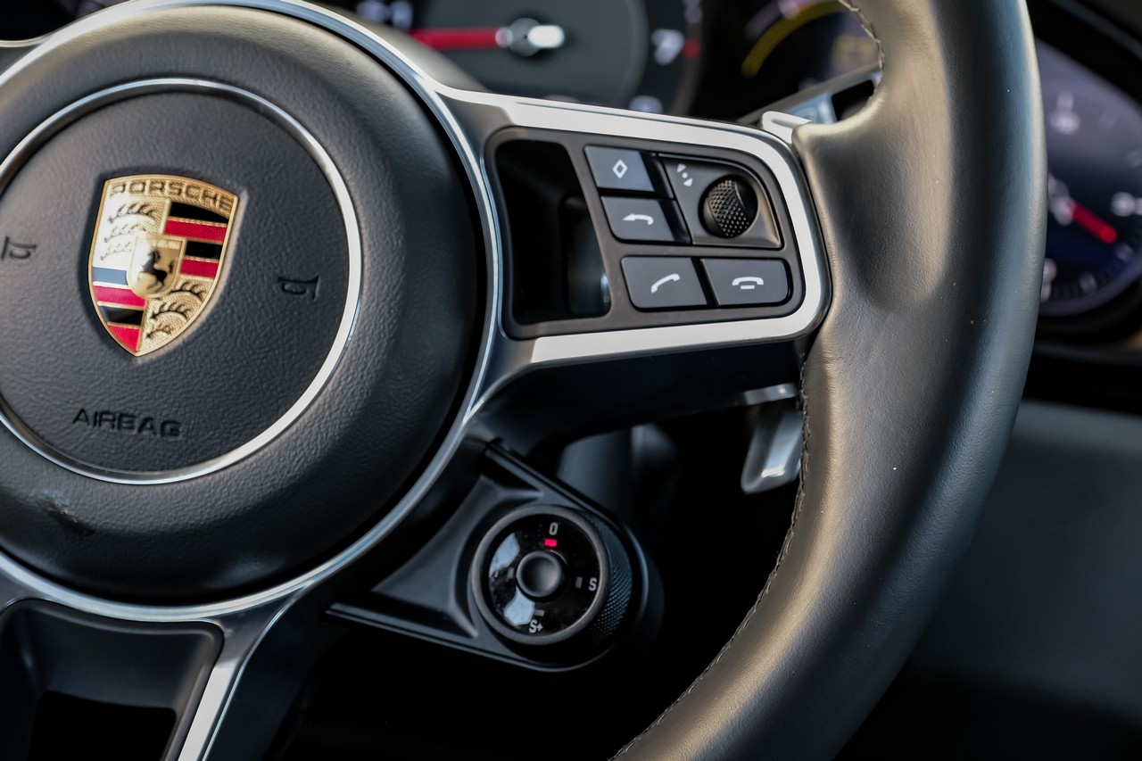 Porsche Cayenne Vehicle Main Gallery Image 21