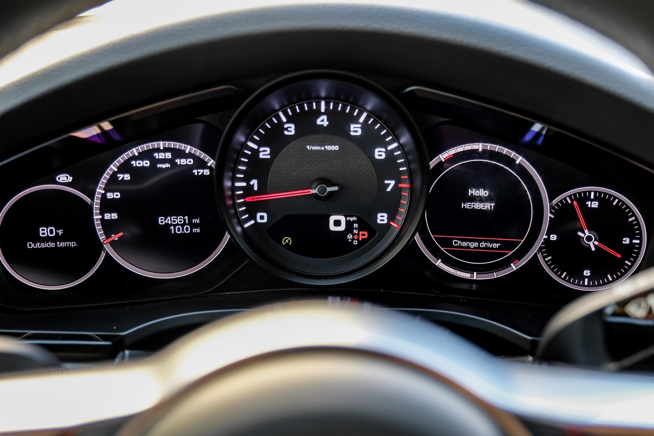 Porsche Cayenne Vehicle Main Gallery Image 22