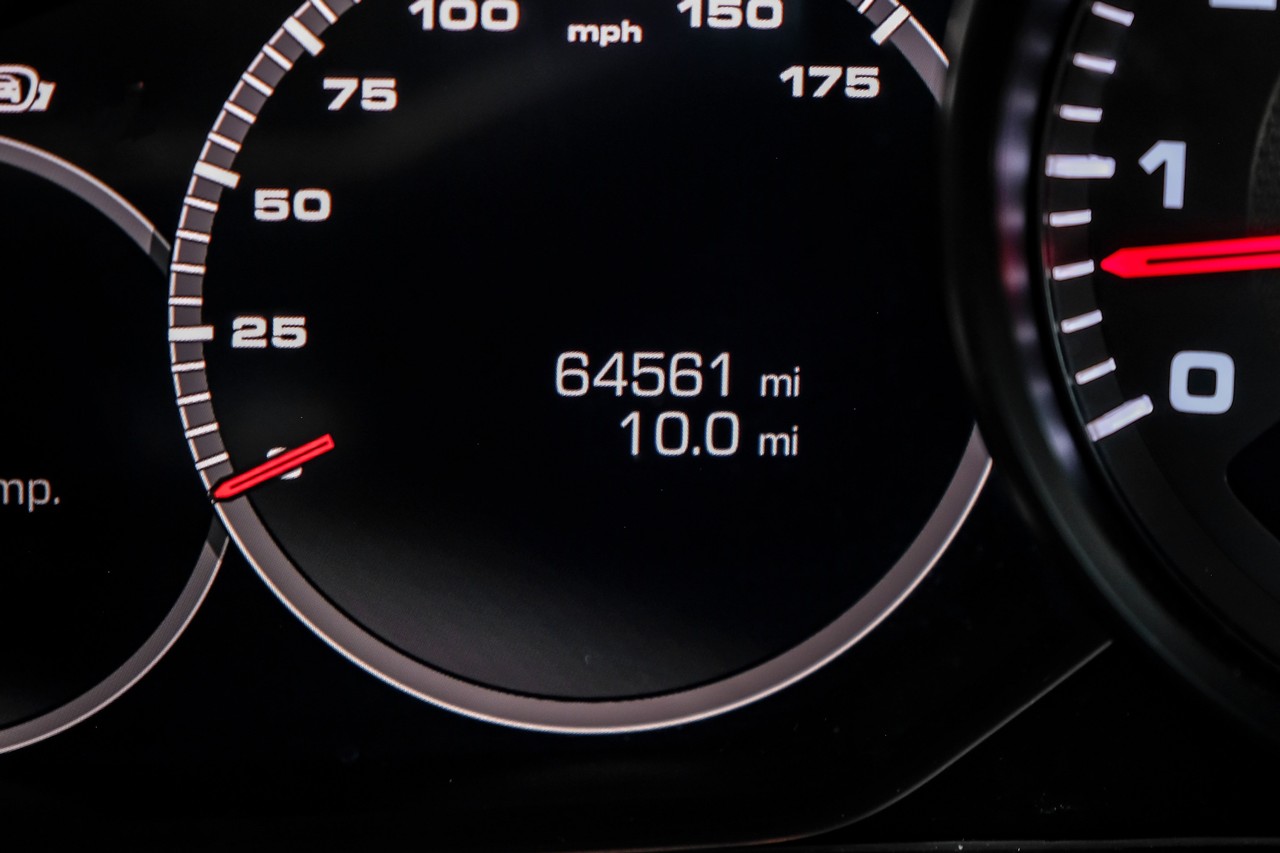 Porsche Cayenne Vehicle Main Gallery Image 23