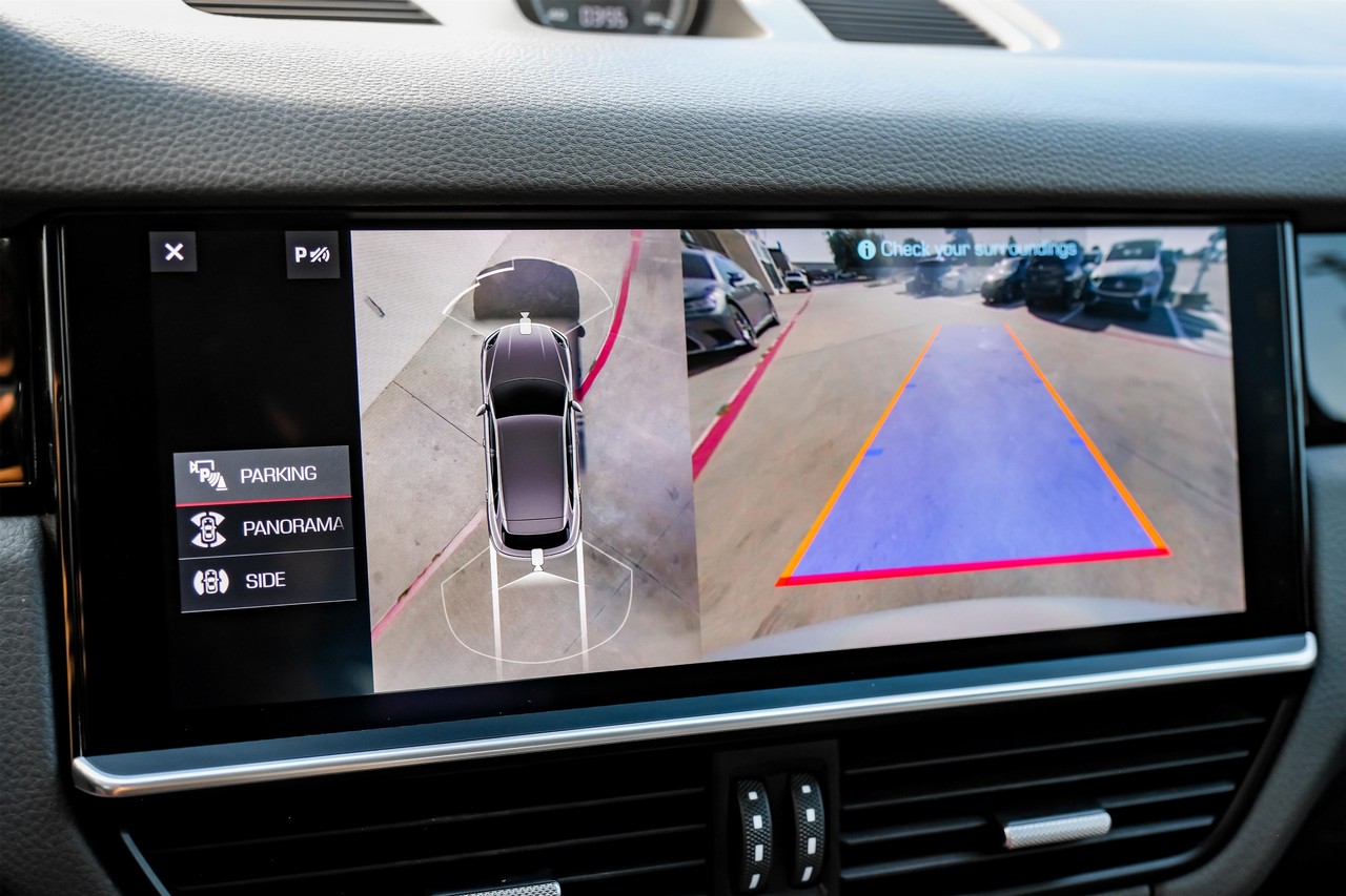 Porsche Cayenne Vehicle Main Gallery Image 24