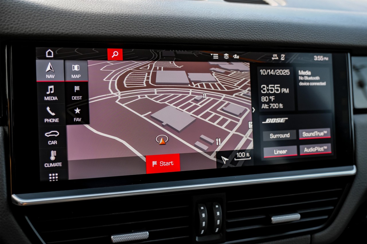 Porsche Cayenne Vehicle Main Gallery Image 25