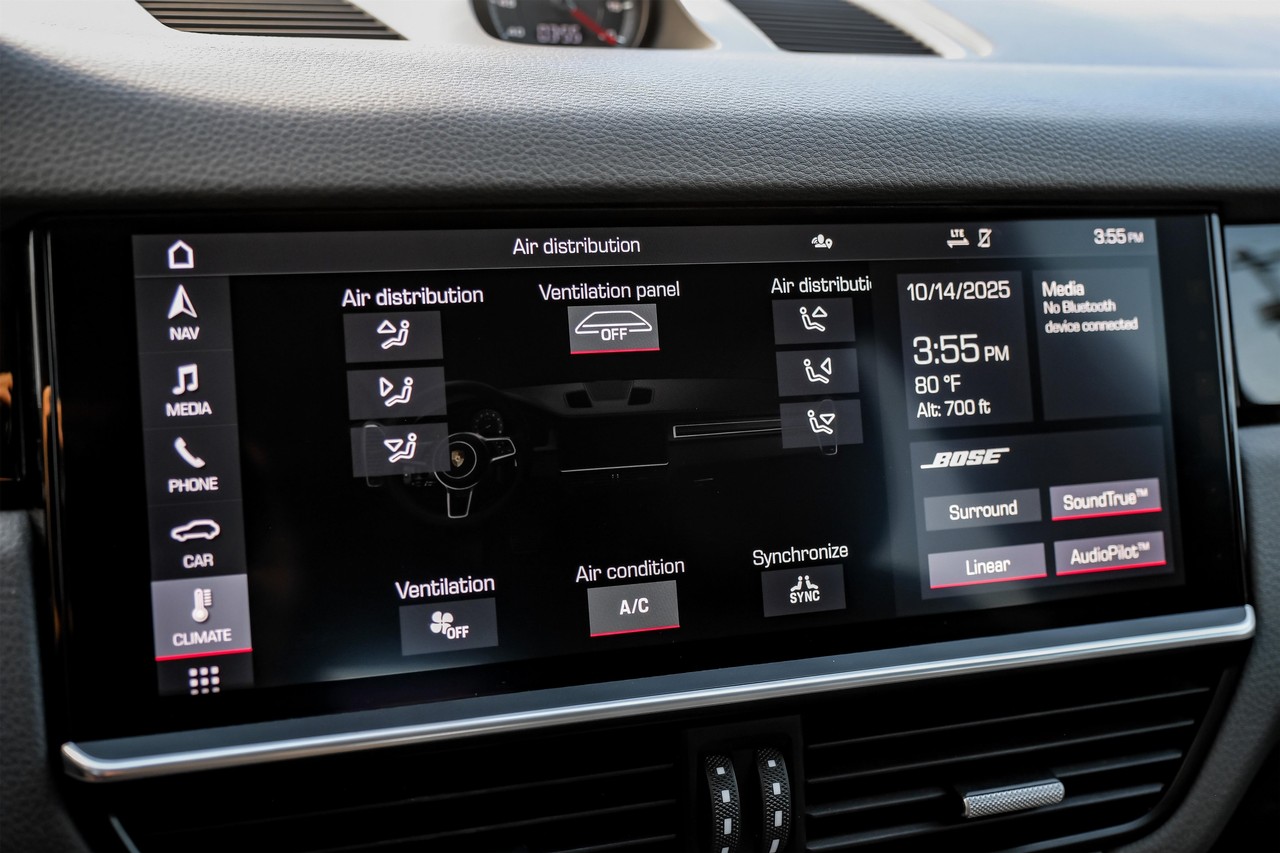 Porsche Cayenne Vehicle Main Gallery Image 28