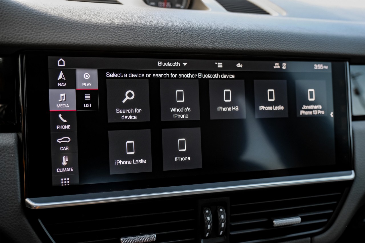 Porsche Cayenne Vehicle Main Gallery Image 29